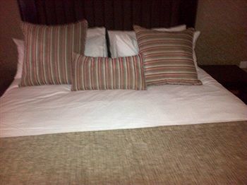 Quo Vadis Hotel อาบูจา ภายนอก รูปภาพ
