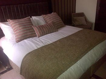Quo Vadis Hotel อาบูจา ภายนอก รูปภาพ