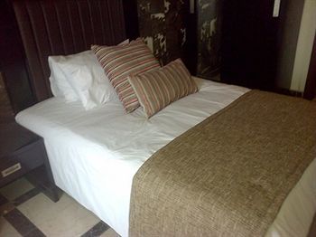 Quo Vadis Hotel อาบูจา ภายนอก รูปภาพ